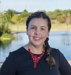 Lisa Apolinski
                                            